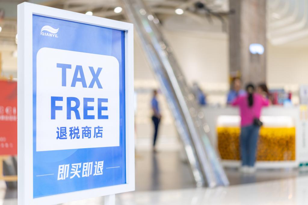 外國游客“在華掃貨”熱：“帶空箱子到中國！”(圖1)