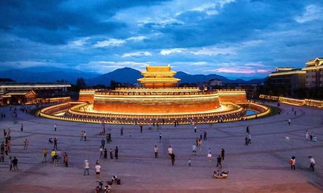九游娛樂(lè)：國(guó)慶假期四川西昌“花式寵客”所有公共停車(chē)場(chǎng)免費(fèi)開(kāi)放！(圖1)