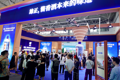 排隊(duì)也要嘗！2024酒博會(huì)上1499元的雄正醬香酒魅力何在？(圖1)