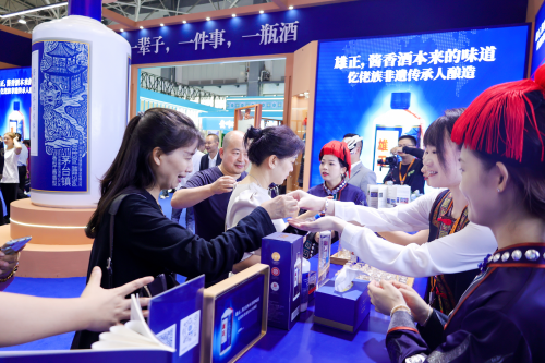 排隊(duì)也要嘗！2024酒博會(huì)上1499元的雄正醬香酒魅力何在？(圖5)